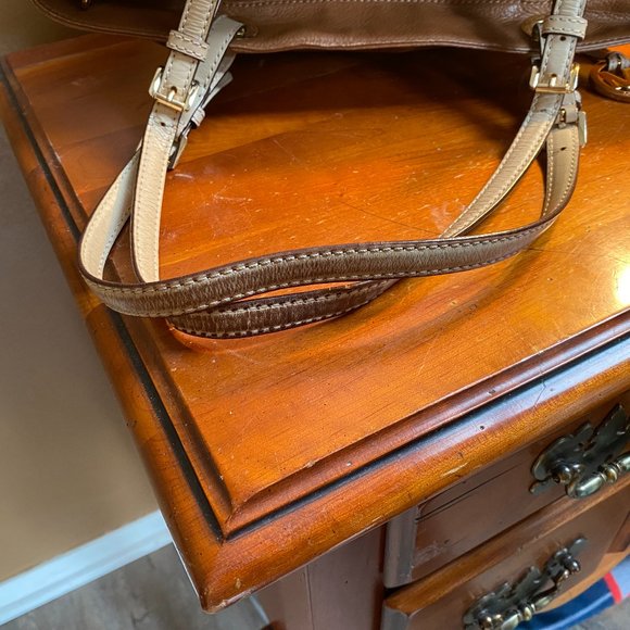 Michael Kors Tan W/Gold Hardware Pebble Leather Bag - Picture 14 of 15